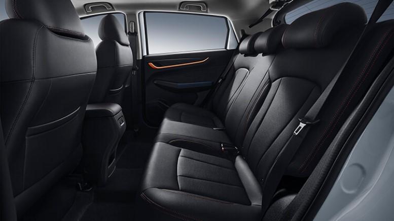 Интерьер салона Livan X3 Pro второго ряда