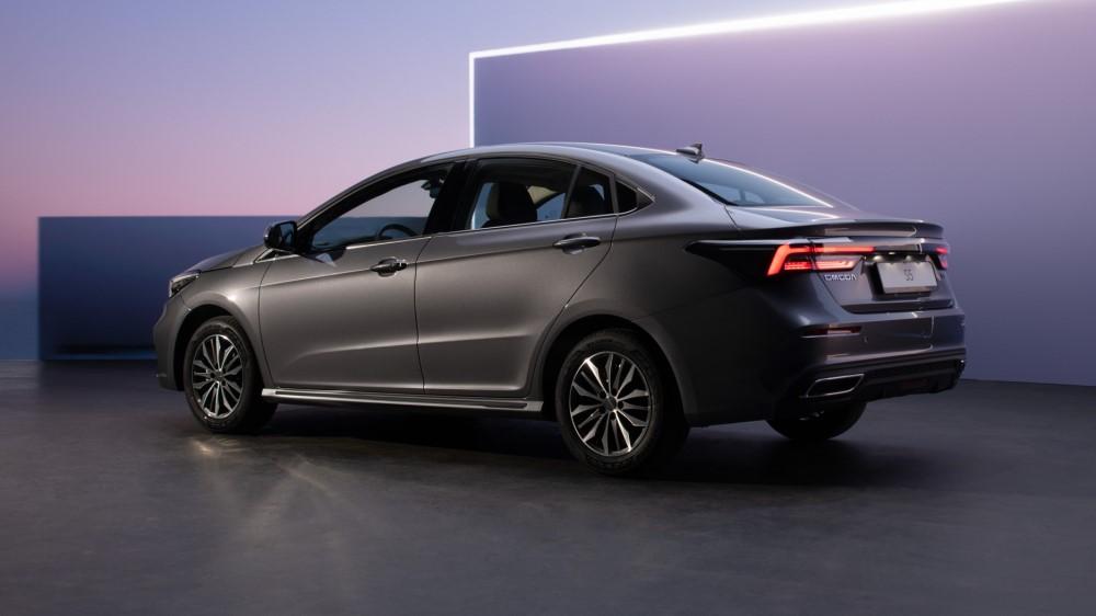 Задняя сторона Омоды S5.