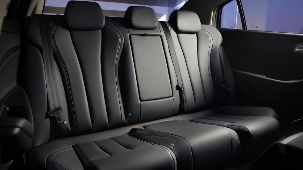 Интерьер салона Omoda S5 второго ряда