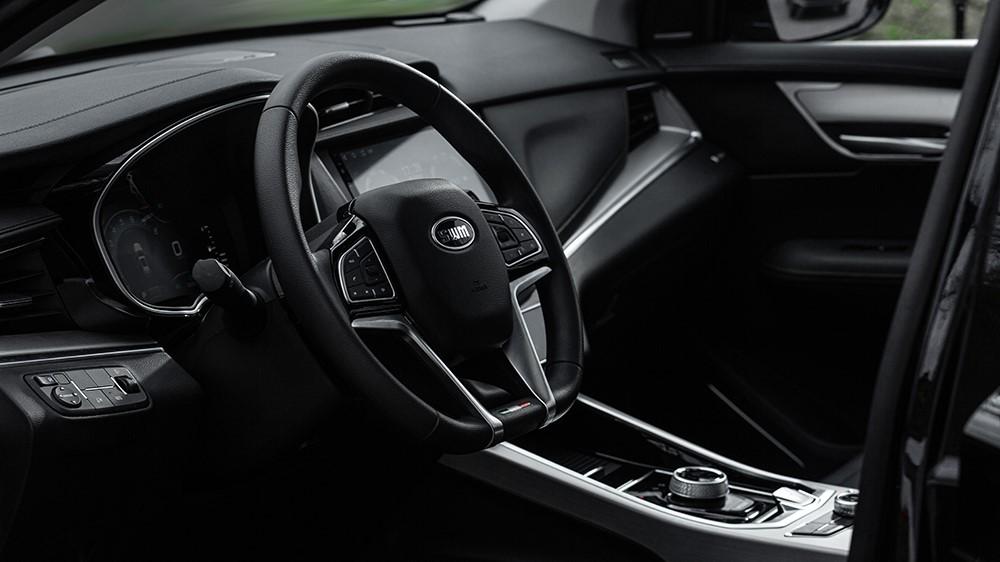 Салон кроссовера SWM G01 интерьер