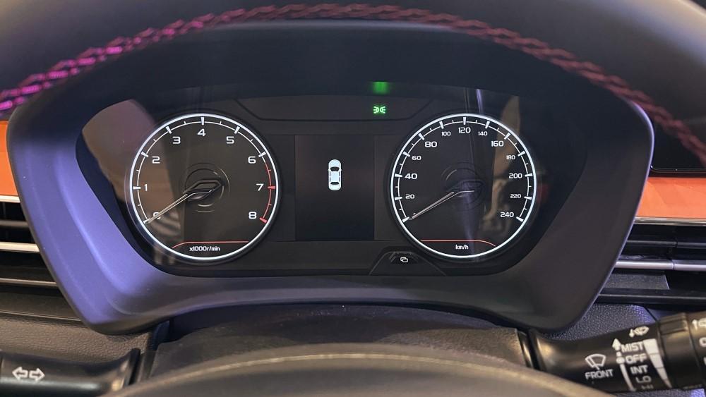 Приборная панель салона Livan X3 Pro