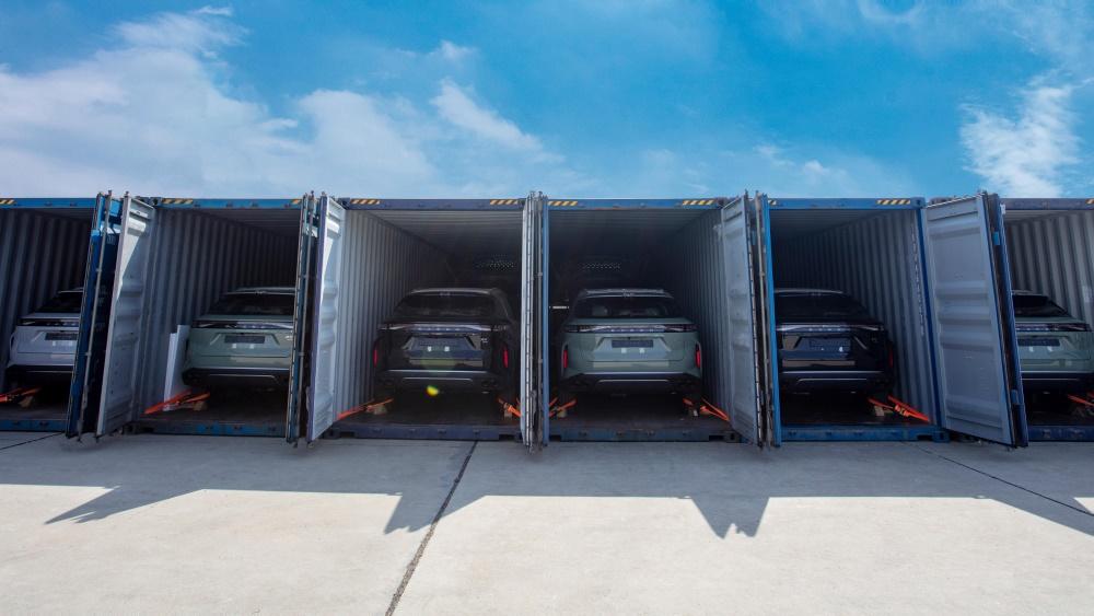 Exeed RX за границей старт продаж контейнеров в России