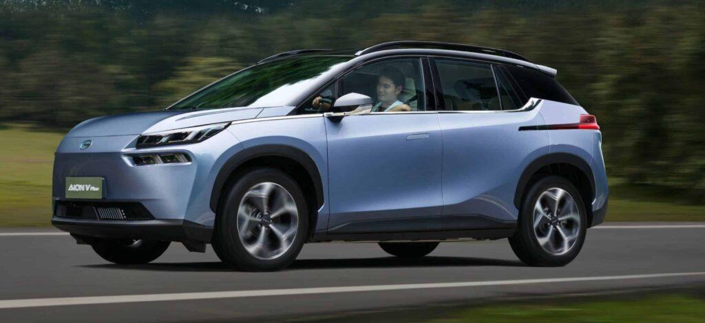 Запущен электрический внедорожник Aion V Plus с запасом хода 400 км по цене от 22 200 долларов США.