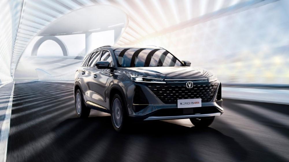 новый чанган cs75 плюс Кроссовер Changan CS75 Plus второго поколения