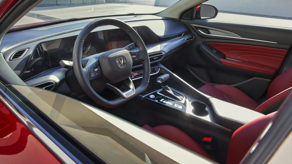 Интерьер салона Changan Eado Plus