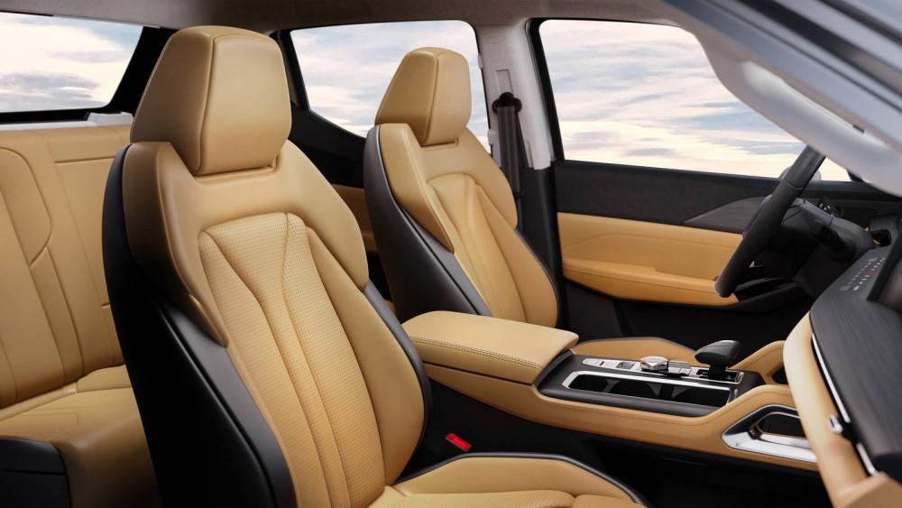 Changan Hunter Plus в салоне России первого ряда