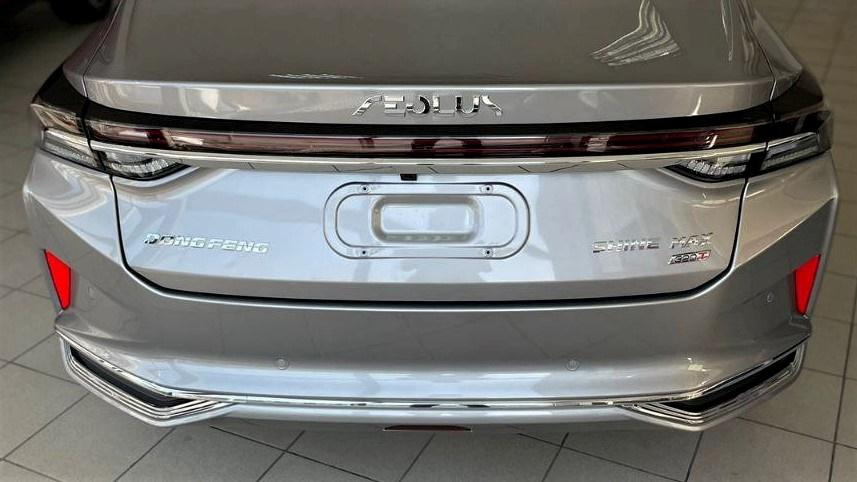 Задние шильдики седана Dongfeng Shine Max