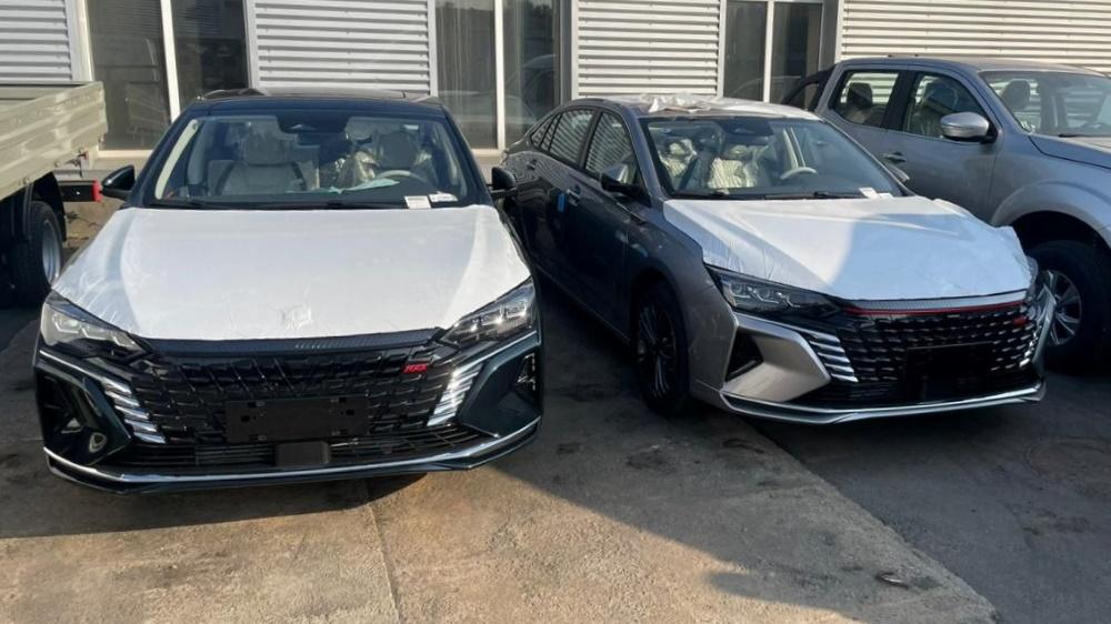 Dongfeng Shine Max седан сбоку спереди