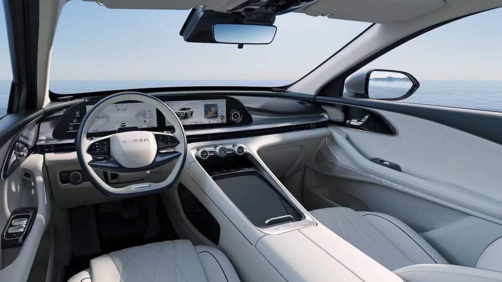 Салон кроссовера Exeed RX интерьер