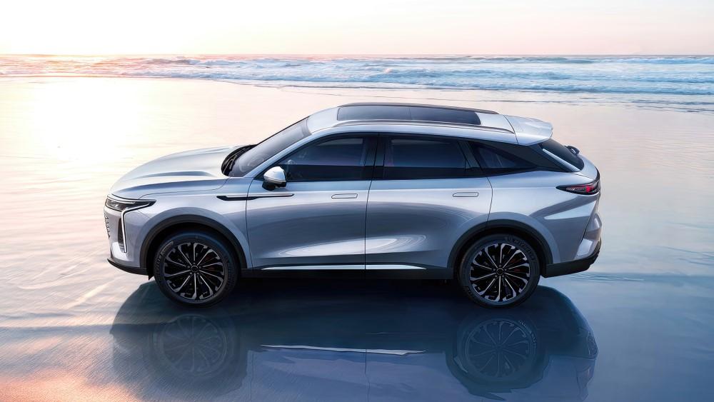 Кроссовер Exeed RX вид сбоку