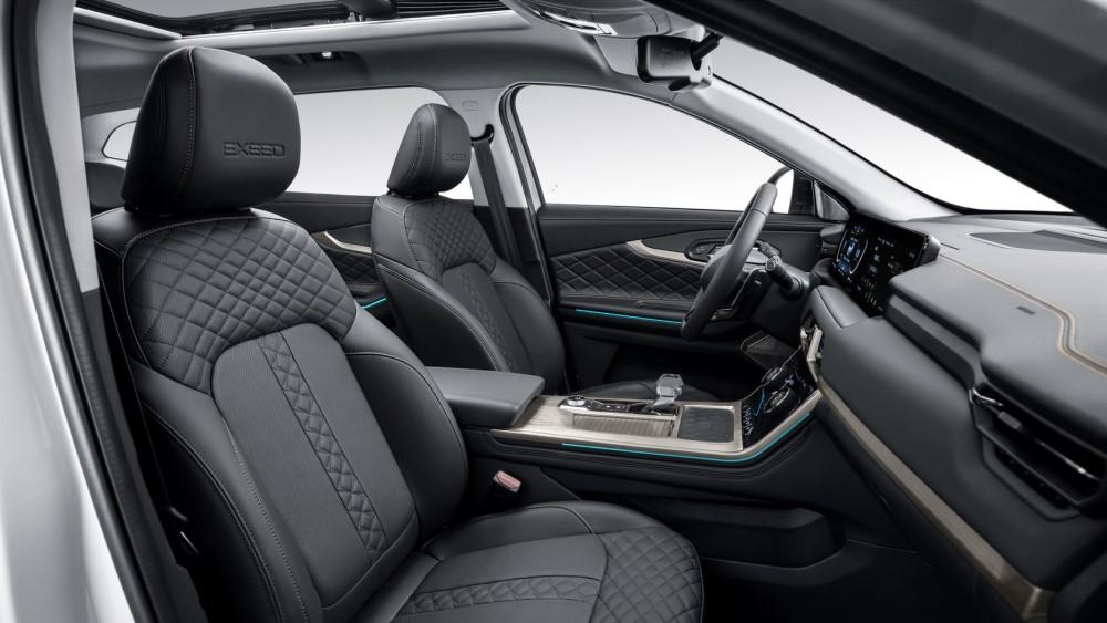 Интерьер салона Exeed TXL