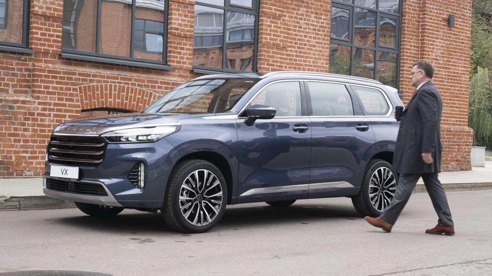 Кроссовер Exeed VX сбоку спереди