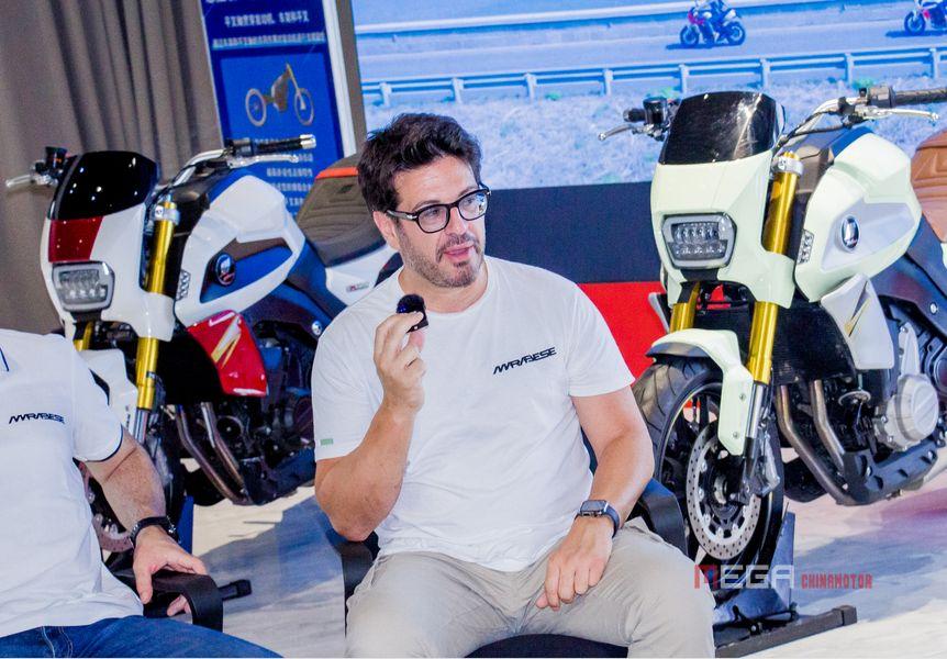 Европейская команда ведущих дизайнеров JEDI FR750 и Kylin750 совершает первый визит в штаб-квартиру, продлевает контракт и дразнит дизайн будущих мотоциклов! Европейская команда ведущих дизайнеров JEDI FR750 и Kylin750 совершает первый визит в штаб-квартиру, продлевает контракт и дразнит дизайн будущих мотоциклов! Европейская команда дизайнеров JEDI FR750 и Kylin750 Новости китайских мотоциклов MGEA CHINMOTOR YEARBOOK 04