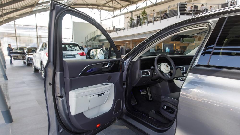 Старт продаж бренда Hongqi в России у дилеров