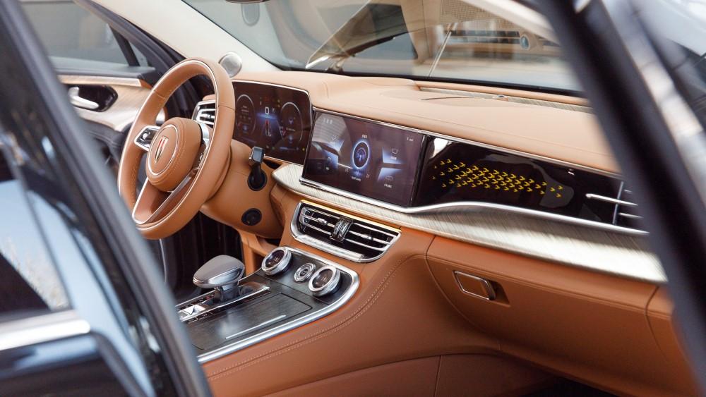 Старт продаж бренда Hongqi в России у дилеров