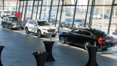 Hongqi не анонсировала старт продаж в России, но он состоялся давно: сколько стоят эти автомобили Hongqi не анонсировала старт продаж в России, но он состоялся давно: сколько стоят эти автомобили