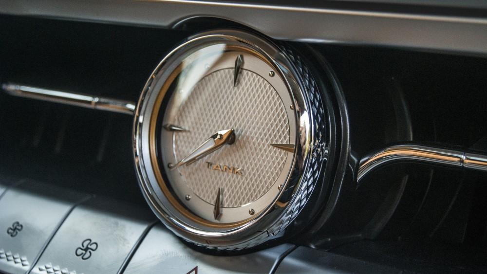 Tank 500 в Казахстане салон интерьер часы