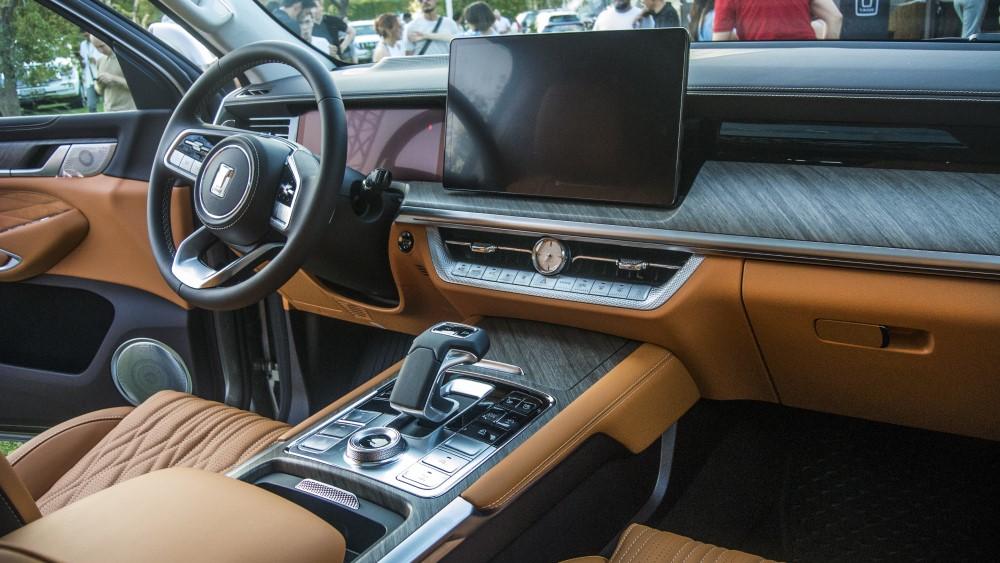 Tank 500 в Казахстане салон интерьер первый ряд