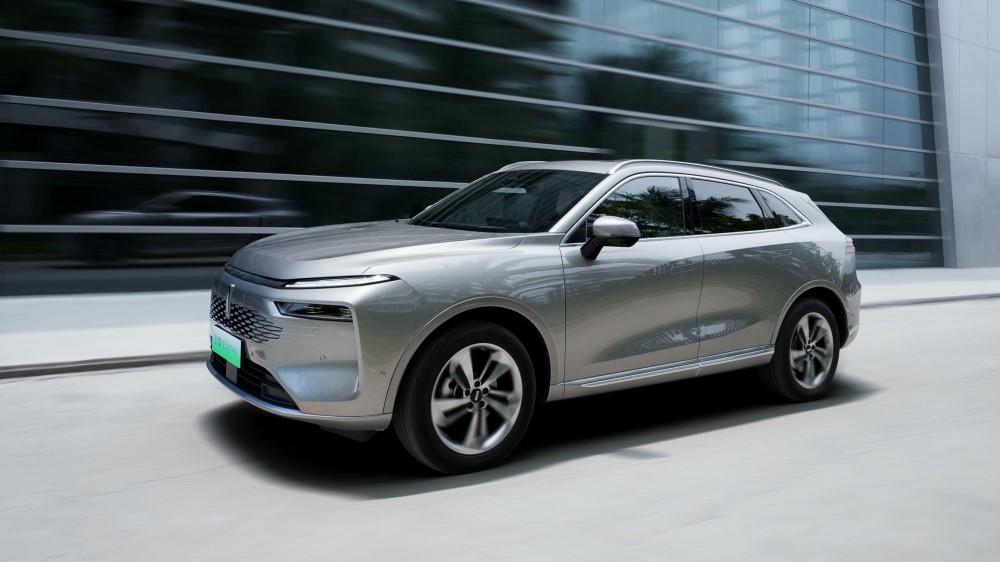 Wey Mocha сбоку в динамике