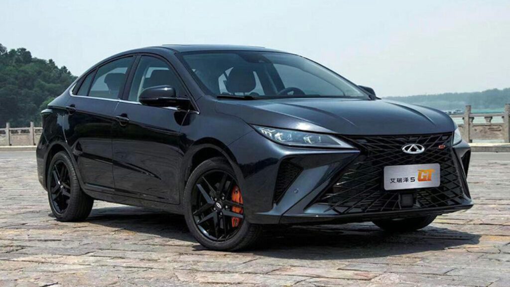 В Россию привезли «заряженный» седан Chery Arrizo 5 GT, который стоит как Volkswagen Polo