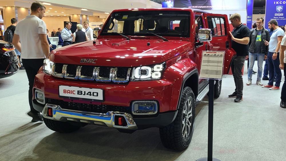 BAIC BJ40 на MIMS 2023 сбоку спереди