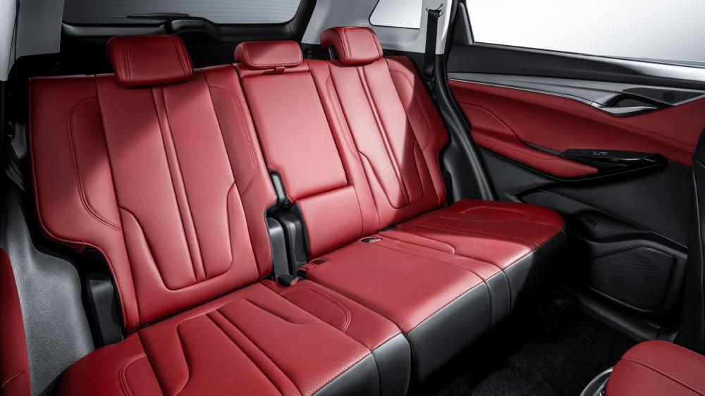 Салон кроссовера Changan CS75 Plus, салон второго ряда сидений