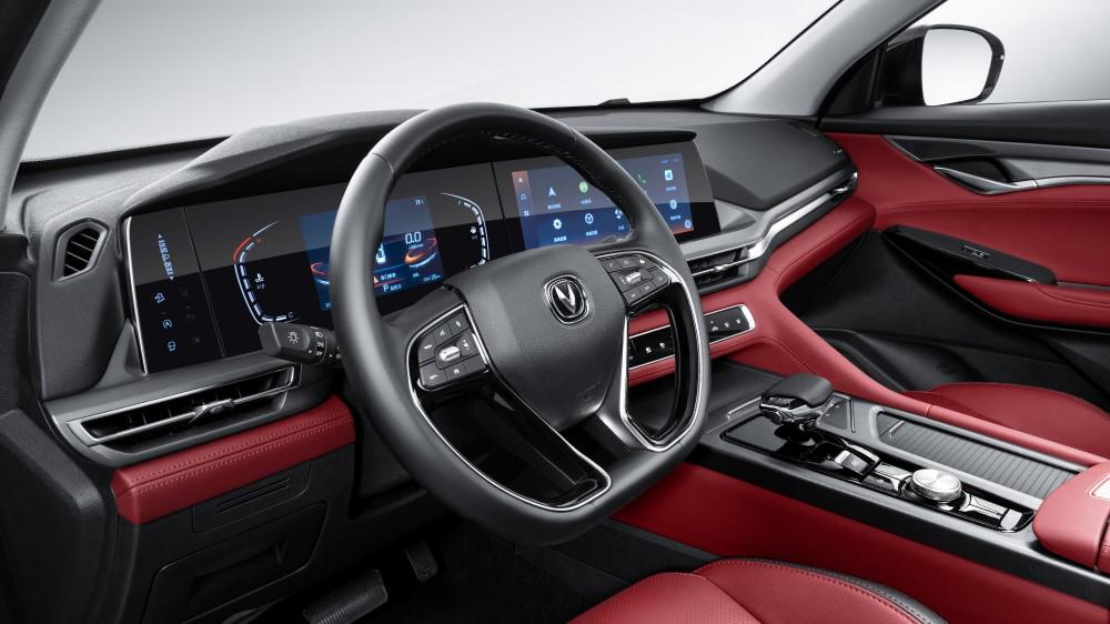Интерьер салона кроссовера Changan CS75 Plus первого ряда