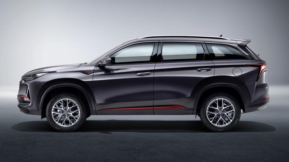 Кроссовер Changan CS75 Plus сбоку