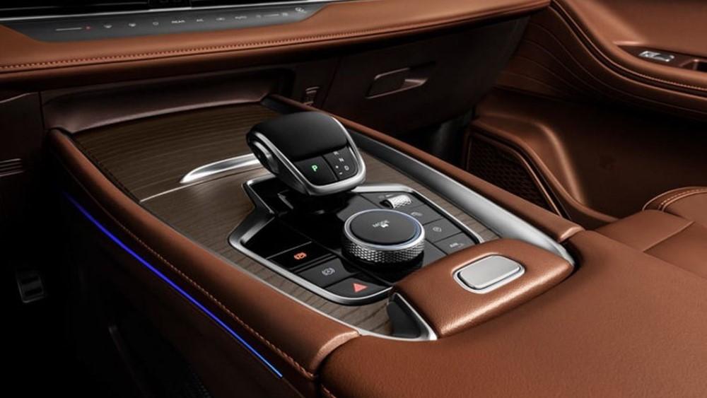 Обновленный салон кроссовера Chery Tiggo 8 Pro Max с туннельным селектором салона