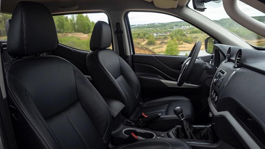 Интерьер салона пикапа Dongfeng DF6