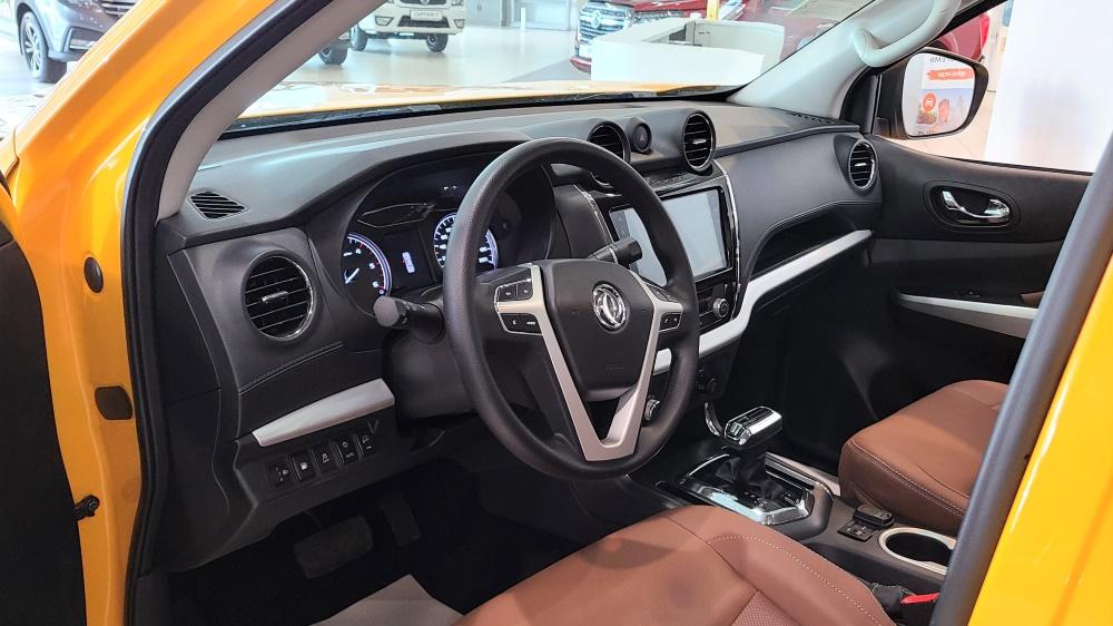 Интерьер салона пикапа Dongfeng DF6