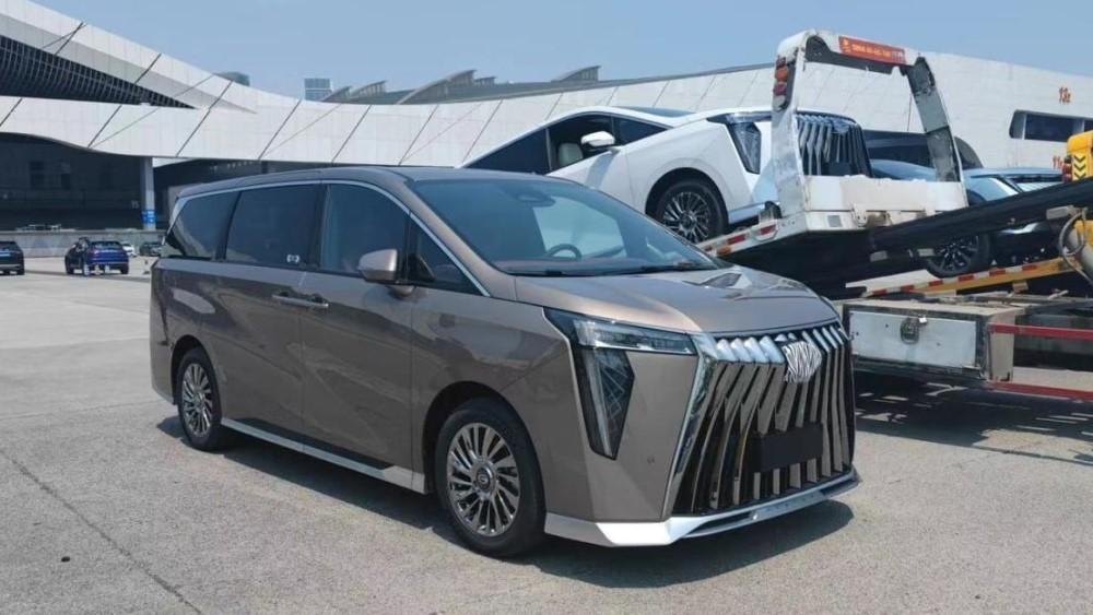 минивэн GAC M8 второго поколения