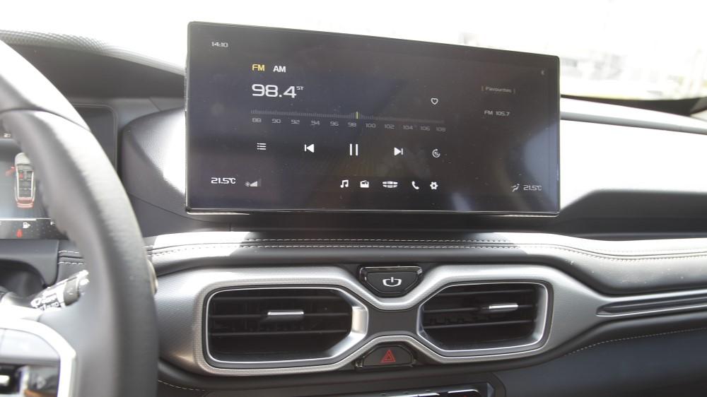 Салон кроссовера Geely Okavango, салон мультимедиа