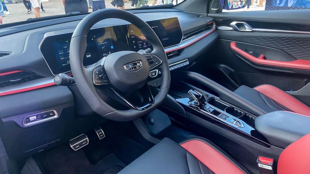 Интерьер салона нового Geely Coolray