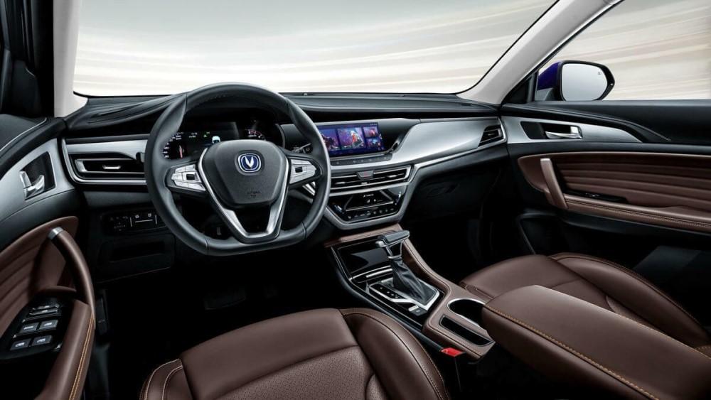 интерьер салона Changan CS35 Plus