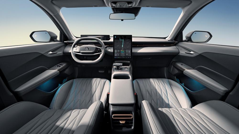 Интерьер салона Changan Lamore