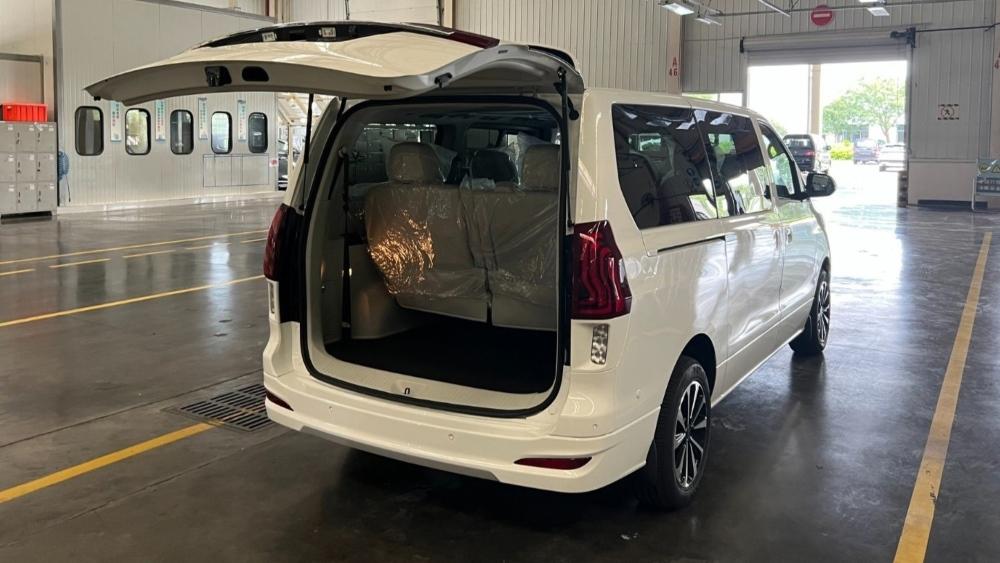 Минивэн Forthing M7 боковой задний багажник