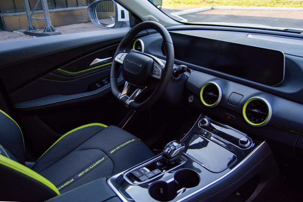 Интерьер салона Forthing T5 EVO HEV в России