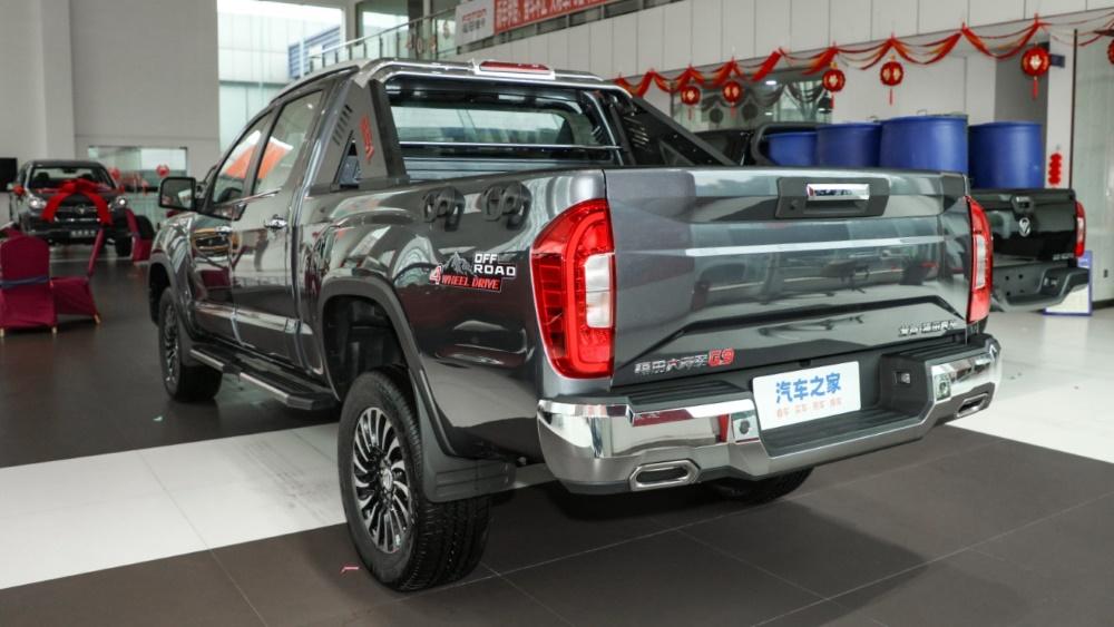 Пикап Foton Tunland G9 в автосалоне в Китае, вид сзади