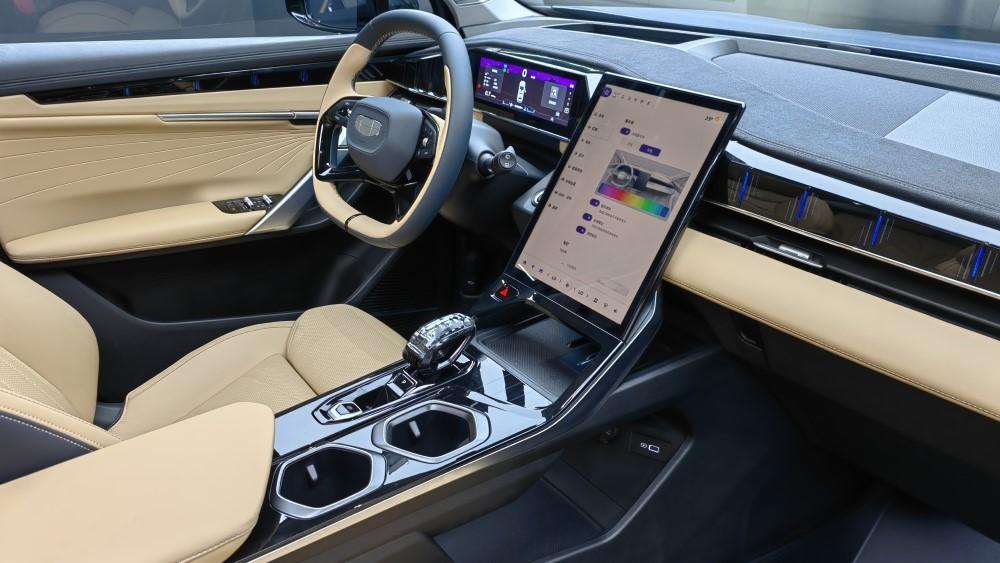 салон Джили Атлас Л