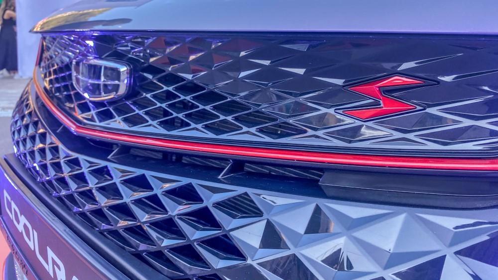 Решетка радиатора нового Geely Coolray в Казахстане