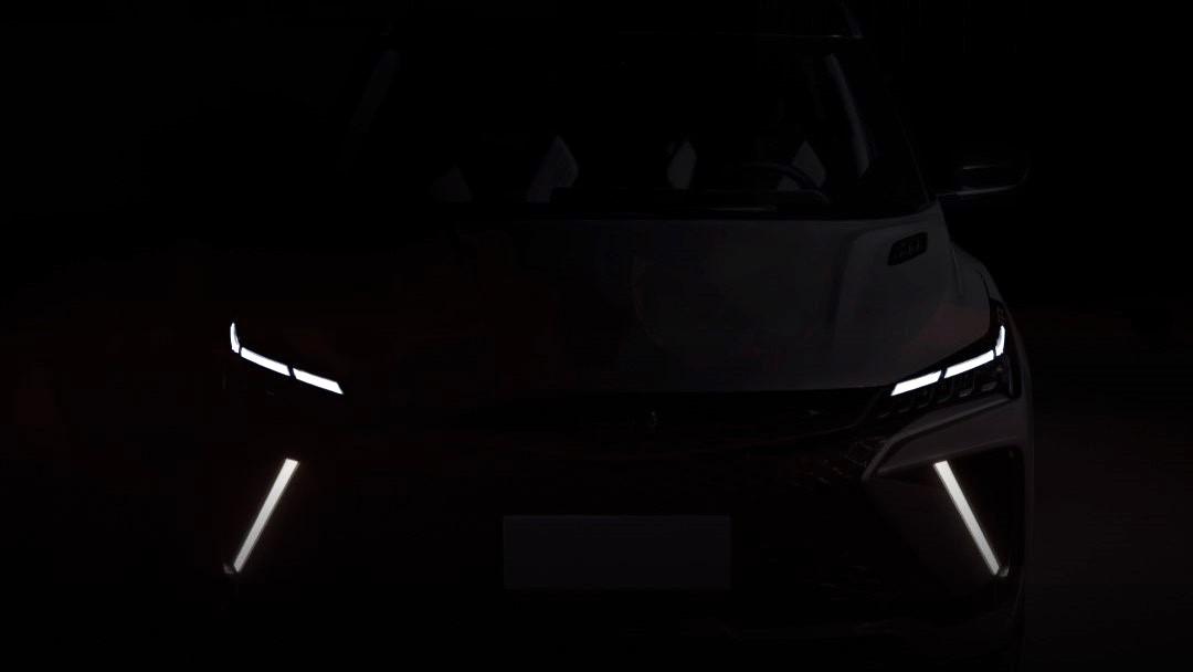 Geely анонсировала премьеры в России и показала новый Coolray