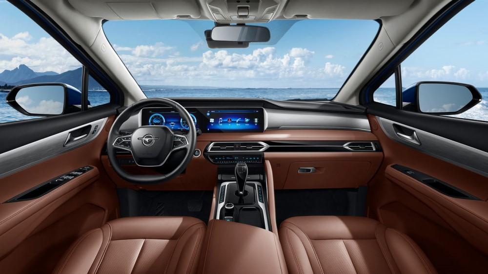 Интерьер салона минивэна Haima 7X первый ряд