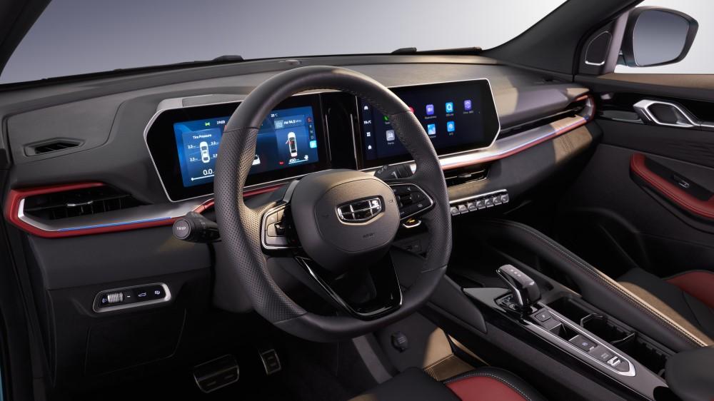 новый Geely Coolray в России интерьер салона