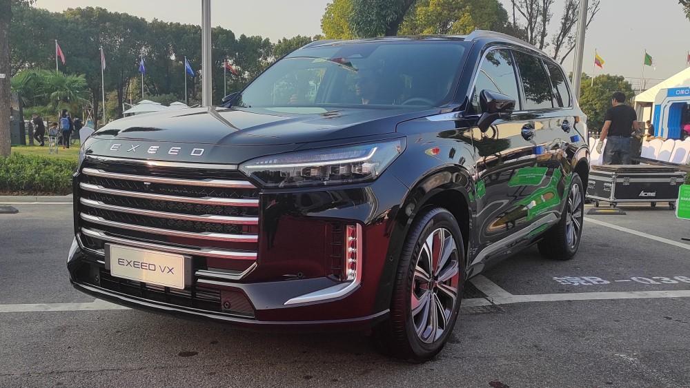Exeed VX обновил боковые передние новинки