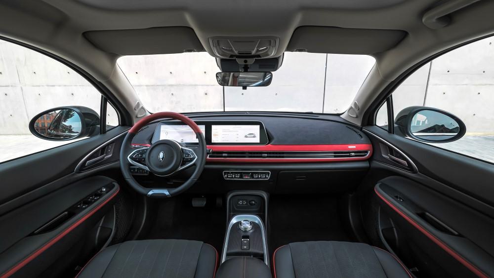 Интерьер салона Ora 03 GT Funky Cat