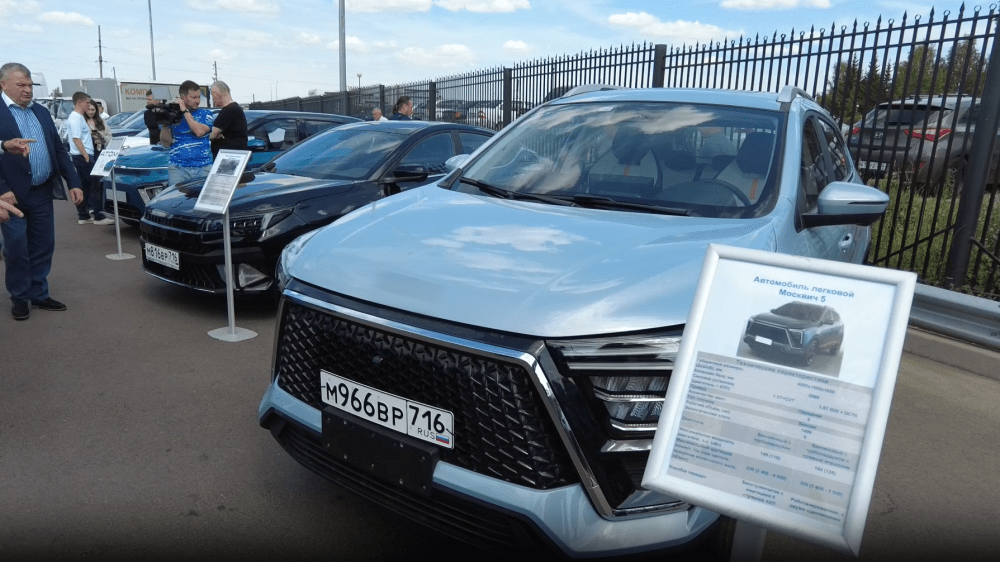 «Москвич 5» Минниханову показали КАМАЗ