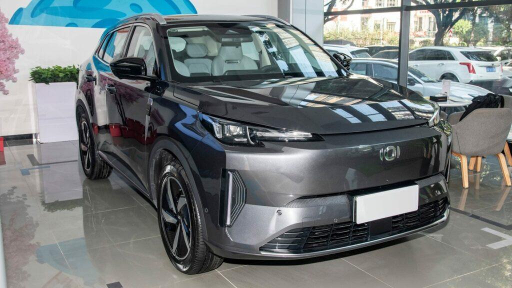 Внедорожник Changan Qiyuan Q05 PHEV появится в магазинах Китая еще до запуска