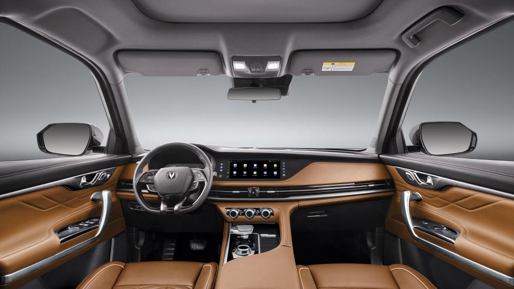Обновленный кроссовер Changan CS95 Новый интерьер салона