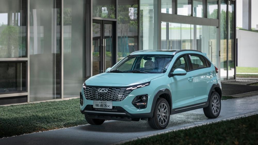 Chery Tiggo 3x нового поколения вид сбоку спереди